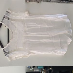 White lace sleeveless top with beautiful detail. Size medium